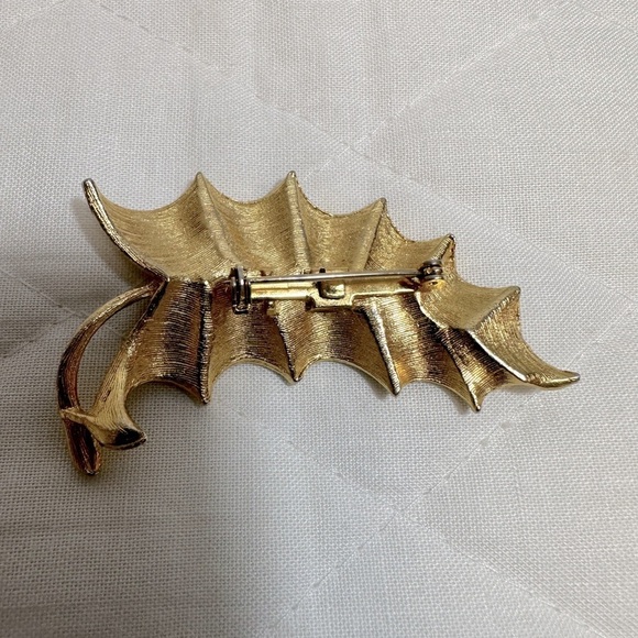 Vintage Gold Tone Textured Leaf Brooch Pin Metal - Picture 2 of 2